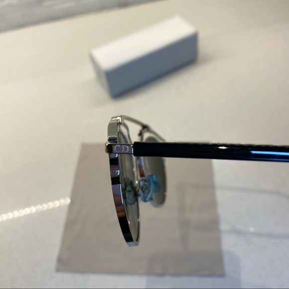 Christian Dior Unisex Sunglasses - Picture 5 of 9